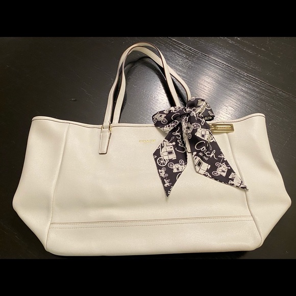 Coach Tote in White Leather - Picture 1 of 6